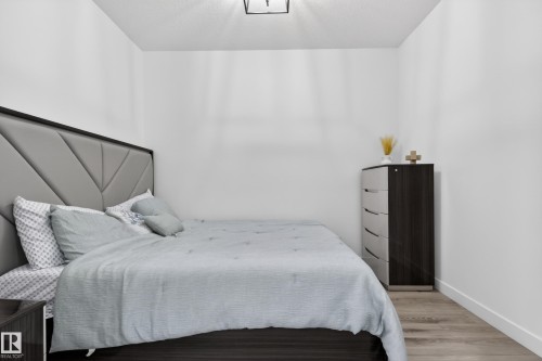 1412 11 Avenue, Edmonton, AB - Indoor Photo Showing Bedroom