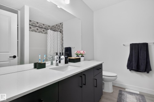 1412 11 Avenue, Edmonton, AB - Indoor Photo Showing Bathroom