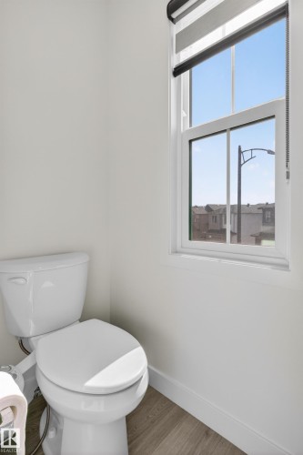 1412 11 Avenue, Edmonton, AB - Indoor Photo Showing Bathroom