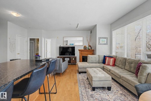 334 10023 110 Street, Edmonton, AB - Indoor Photo Showing Living Room