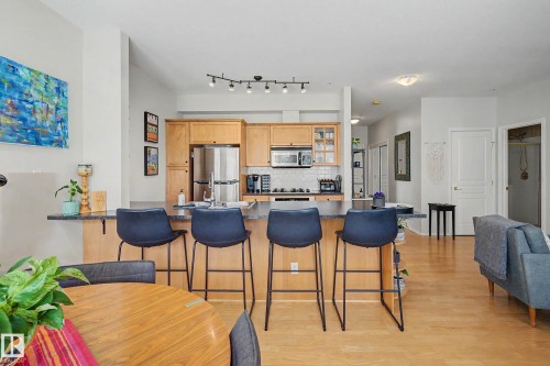 334 10023 110 Street, Edmonton, AB - Indoor