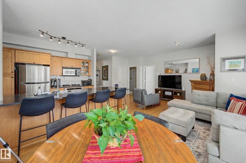 334 10023 110 Street, Edmonton, AB - Indoor