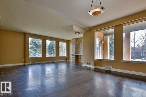 13703 101A Avenue, Edmonton, AB - Indoor Photo Showing Other Room