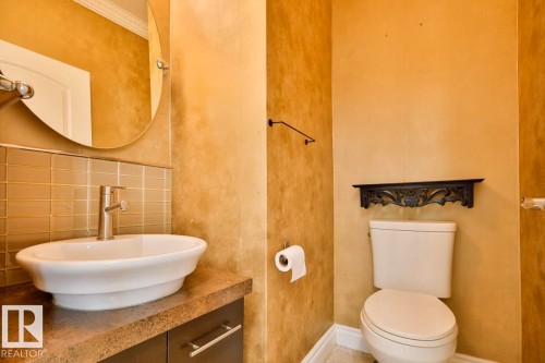 13703 101A Avenue, Edmonton, AB - Indoor Photo Showing Bathroom