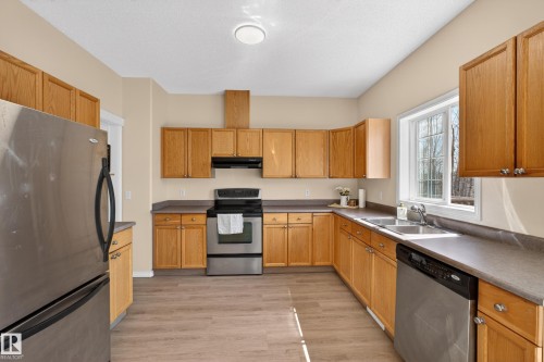28 1780 Glastonbury Boulevard, Edmonton, AB - Indoor Photo Showing Kitchen With Double Sink