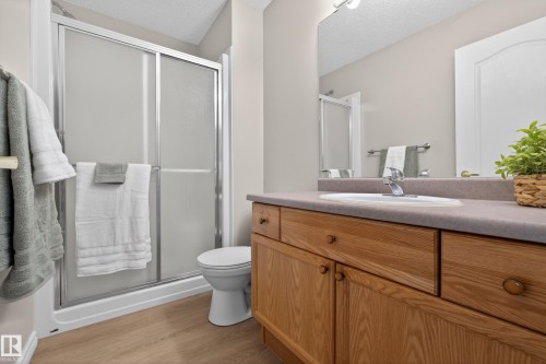 28 1780 Glastonbury Boulevard, Edmonton, AB - Indoor Photo Showing Bathroom