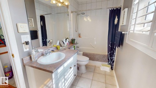 29 Second Avenue, Ardrossan, AB - Indoor Photo Showing Bathroom