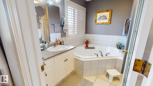 29 Second Avenue, Ardrossan, AB - Indoor Photo Showing Bathroom