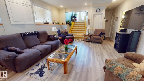 29 Second Avenue, Ardrossan, AB - Indoor Photo Showing Living Room