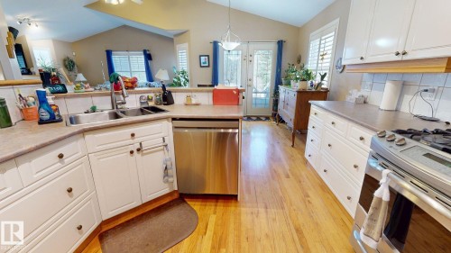 29 Second Avenue, Ardrossan, AB - Indoor Photo Showing Kitchen With Double Sink