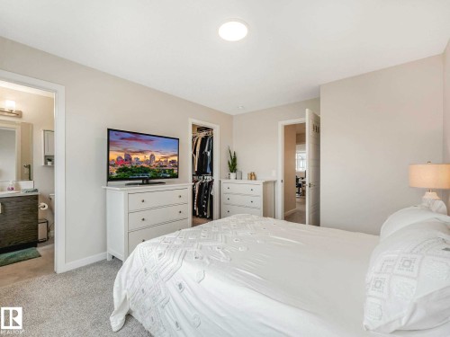 2426 Trumpeter Way, Edmonton, AB - Indoor Photo Showing Bedroom