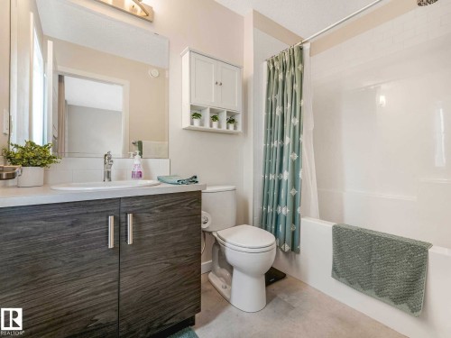 2426 Trumpeter Way, Edmonton, AB - Indoor Photo Showing Bathroom
