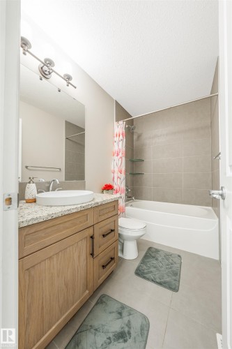 5907 19 Avenue, Edmonton, AB - Indoor Photo Showing Bathroom