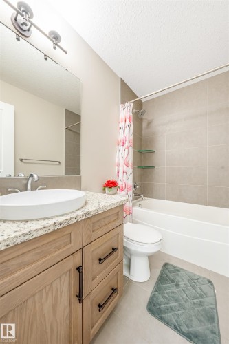 5907 19 Avenue, Edmonton, AB - Indoor Photo Showing Bathroom