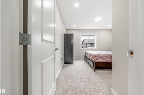 5907 19 Avenue, Edmonton, AB - Indoor