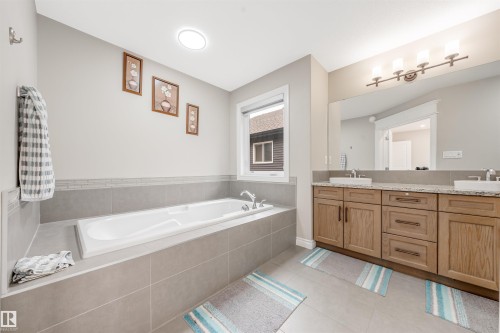 5907 19 Avenue, Edmonton, AB - Indoor Photo Showing Bathroom