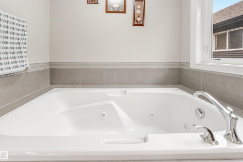 5907 19 Avenue, Edmonton, AB - Indoor Photo Showing Bathroom
