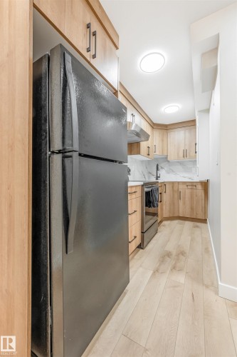 5907 19 Avenue, Edmonton, AB - Indoor Photo Showing Kitchen