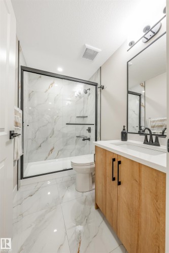 5907 19 Avenue, Edmonton, AB - Indoor Photo Showing Bathroom