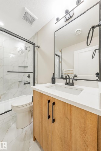 5907 19 Avenue, Edmonton, AB - Indoor Photo Showing Bathroom