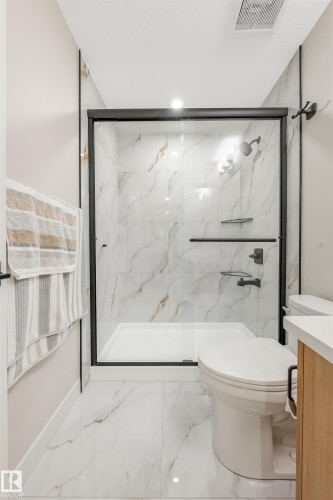 5907 19 Avenue, Edmonton, AB - Indoor Photo Showing Bathroom