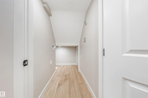 5907 19 Avenue, Edmonton, AB - Indoor Photo Showing Other Room