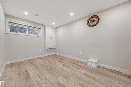 5907 19 Avenue, Edmonton, AB - Indoor