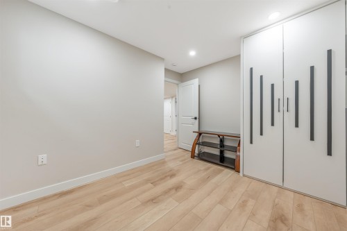 5907 19 Avenue, Edmonton, AB - Indoor Photo Showing Other Room