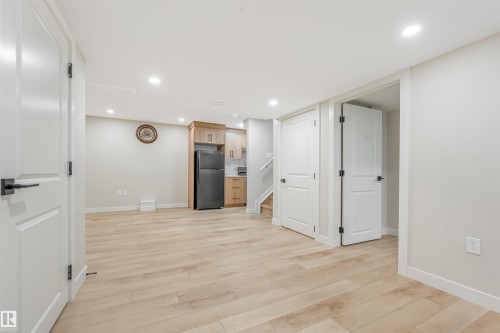 5907 19 Avenue, Edmonton, AB - Indoor