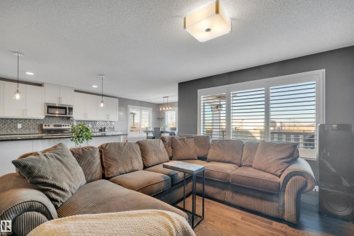 16408 12 Avenue, Edmonton, AB - Indoor Photo Showing Living Room