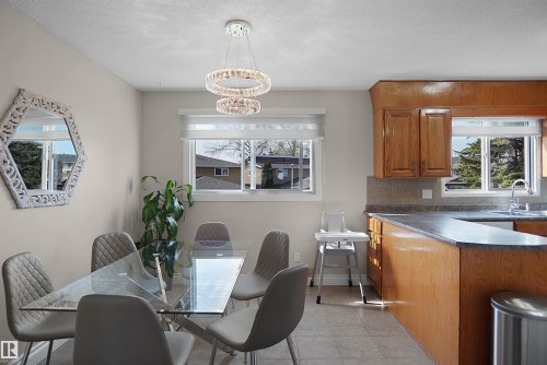 10648 158 Avenue, Edmonton, AB - Indoor Photo Showing Dining Room