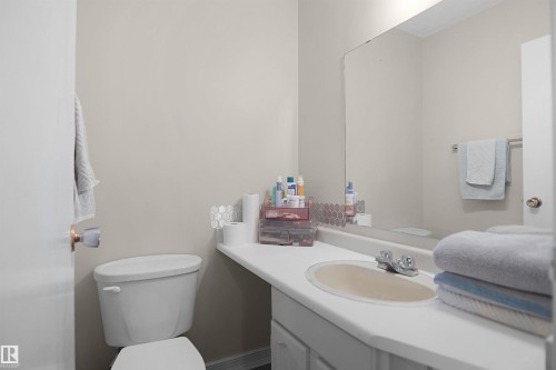 10648 158 Avenue, Edmonton, AB - Indoor Photo Showing Bathroom