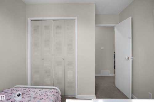 10648 158 Avenue, Edmonton, AB - Indoor Photo Showing Bedroom
