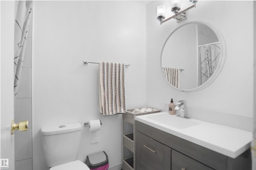 10648 158 Avenue, Edmonton, AB - Indoor Photo Showing Bathroom