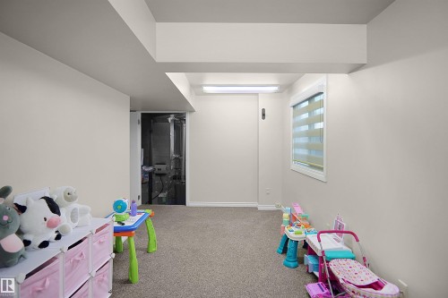 10648 158 Avenue, Edmonton, AB - Indoor Photo Showing Other Room
