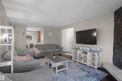 10648 158 Avenue, Edmonton, AB - Indoor Photo Showing Living Room