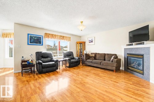 3203 23 Street, Edmonton, AB - Indoor Photo Showing Kitchen
