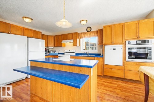 3203 23 Street, Edmonton, AB - Indoor Photo Showing Kitchen