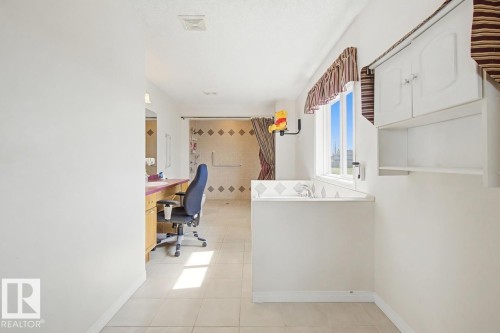 3203 23 Street, Edmonton, AB - Indoor