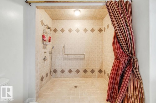 3203 23 Street, Edmonton, AB - Indoor Photo Showing Bathroom