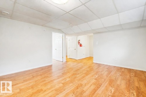 3203 23 Street, Edmonton, AB - Indoor Photo Showing Bathroom