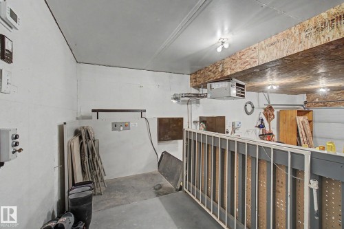 3203 23 Street, Edmonton, AB - Indoor Photo Showing Garage