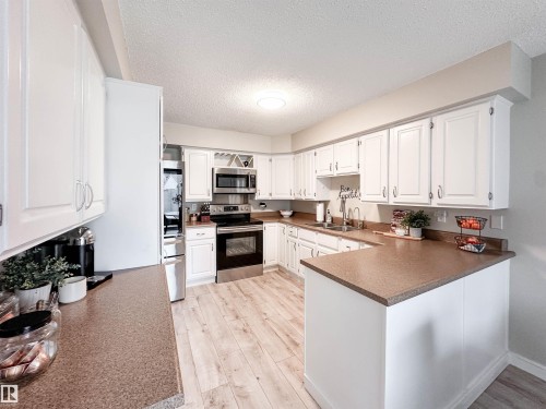 8 Whiteoaks Estates, St. Albert, AB - Indoor Photo Showing Kitchen With Double Sink