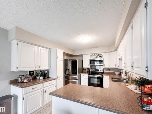8 Whiteoaks Estates, St. Albert, AB - Indoor Photo Showing Kitchen With Double Sink