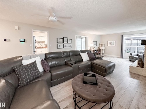 8 Whiteoaks Estates, St. Albert, AB - Indoor Photo Showing Living Room