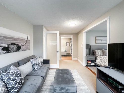 8 Whiteoaks Estates, St. Albert, AB - Indoor Photo Showing Living Room