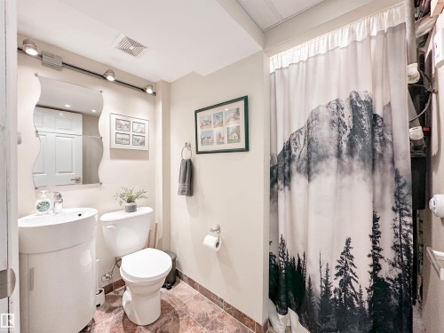 8 Whiteoaks Estates, St. Albert, AB - Indoor Photo Showing Bathroom
