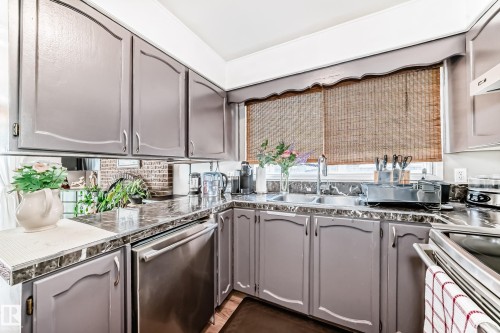 13911 23 Street, Edmonton, AB - Indoor Photo Showing Kitchen