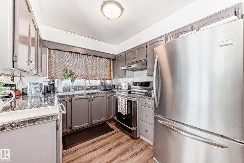 13911 23 Street, Edmonton, AB - Indoor Photo Showing Kitchen