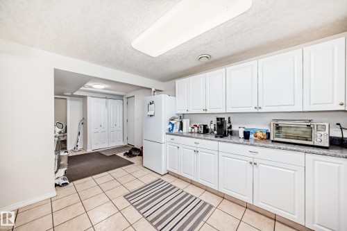 13911 23 Street, Edmonton, AB - Indoor Photo Showing Kitchen